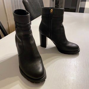Women's Tory Burch Leigh Lug Sole Leather Bootie Black US Size 7‎ M Pristine